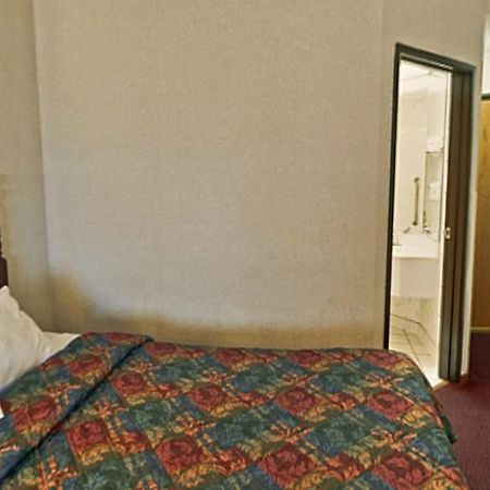 Americas Best Value Inn Waukegan Exterior foto